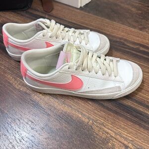 Nike Women's Low-Top Sneakers in Cream with Coral Pink Swoosh